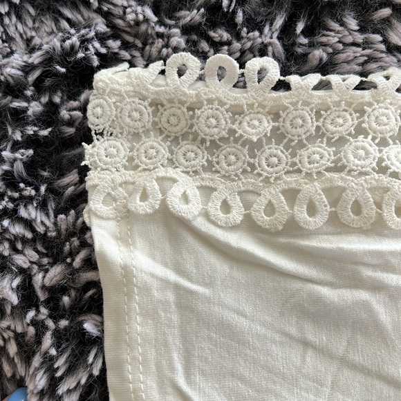 White Off the Shoulder Blouse - Picture 3 of 4